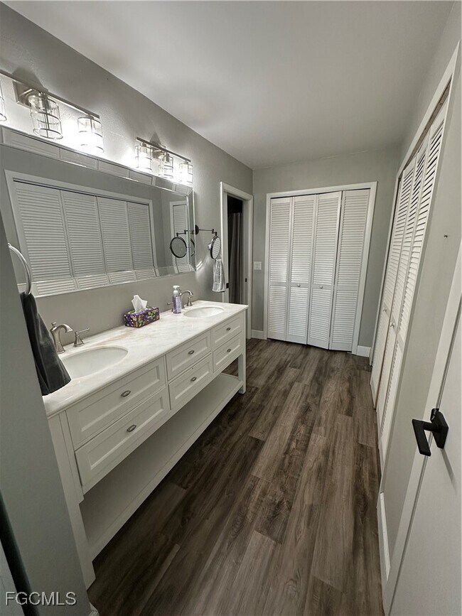 Building Photo - 2330 SE 8th Terrace