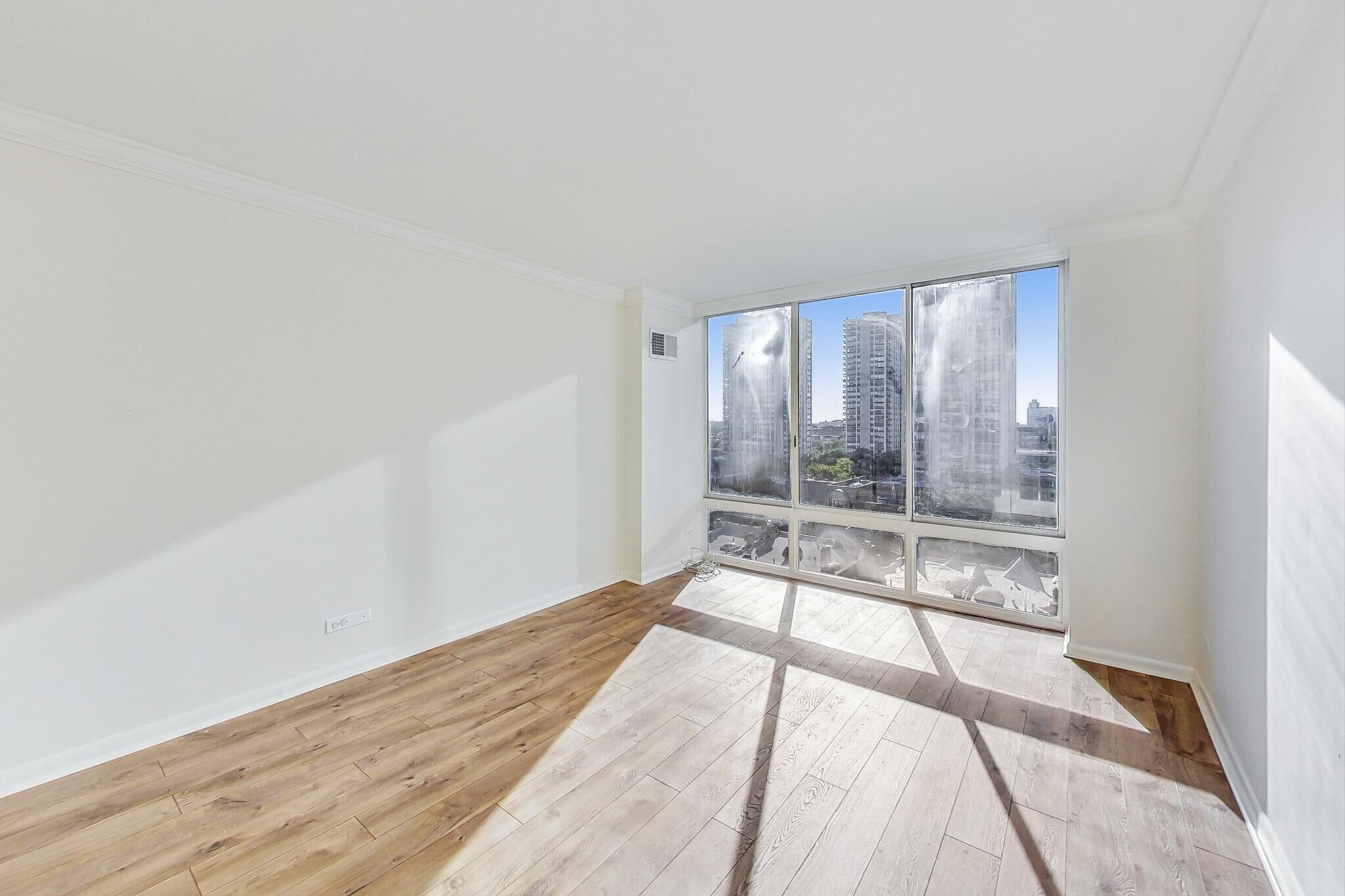 Building Photo - 1516 N State Pky