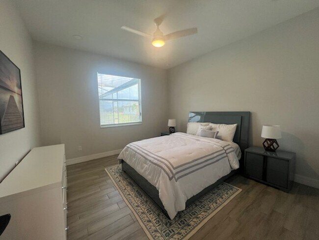 Building Photo - Stunning furnished Pool Home for Rent in N...
