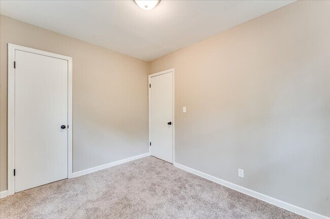 Building Photo - Cozy 2 bedroom 1 bathroom in Southeast Wichita