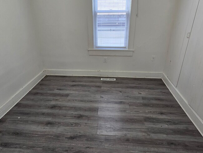 Building Photo - 515 W Ring St