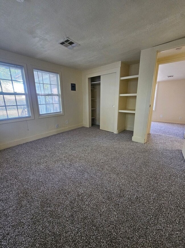 Building Photo - (2) Bed/(1) Bath in Core Norman Avail NOW! Video Tour!