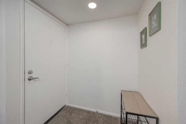 Building Photo - NEWLY REMODELED  FURNISHED BOTTOM FLOOR CONDO