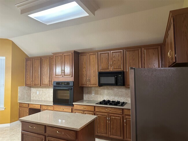 Building Photo - 11402 Softbreeze Ct