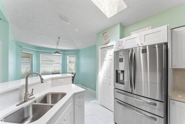 Building Photo - 1622 SW Realty St