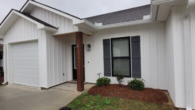 Building Photo - Beautiful 2 Bedroom 2 Bath Townhome in Denham Springs