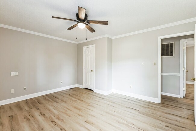 Building Photo - 412 Circle Dr