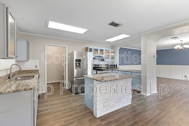 Building Photo - 6414 Maverick Oak Dr