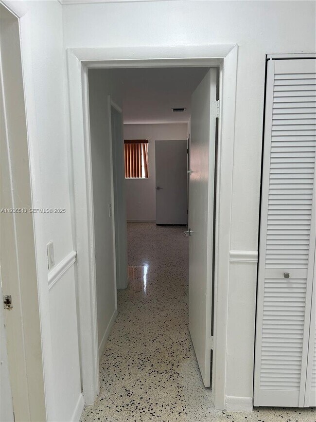 Building Photo - 442 E 29th St