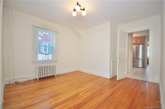 Building Photo - 10 Poquonock Ave