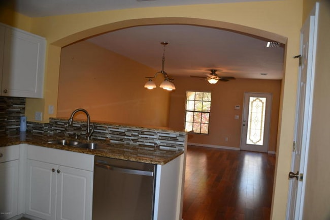 Building Photo - 1055 Luminary Cir