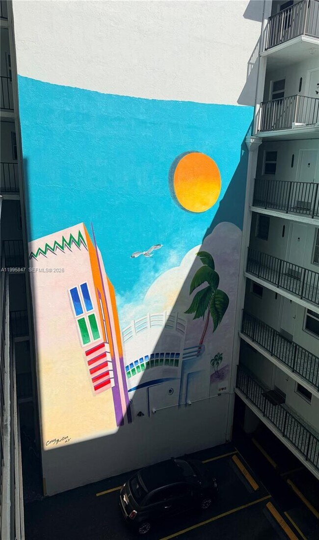 Building Photo - 720 Collins Ave