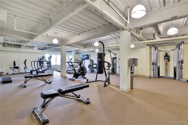 Building Photo - 68 Lake St