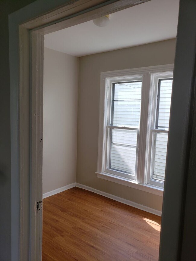 Building Photo - 154 Chenango St