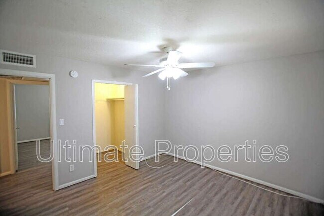 Building Photo - 1547 W Kerry Ln