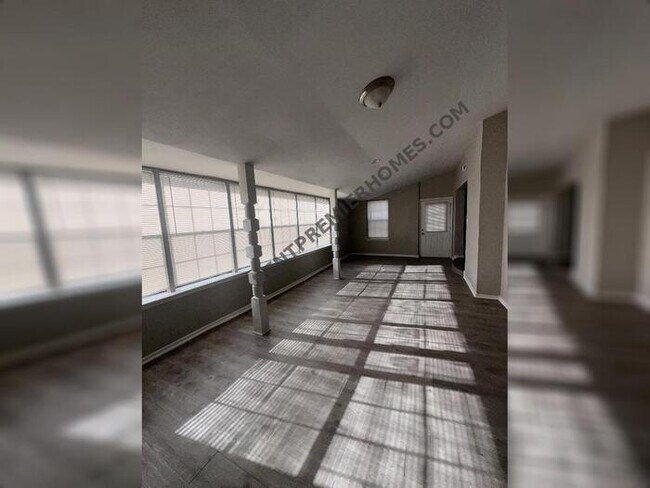 Building Photo - 2632 SW 90th Pl