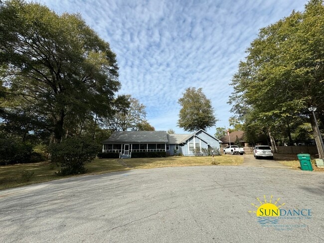 Building Photo - Custom home at the end of a large cul-de-sac in South Crestview!