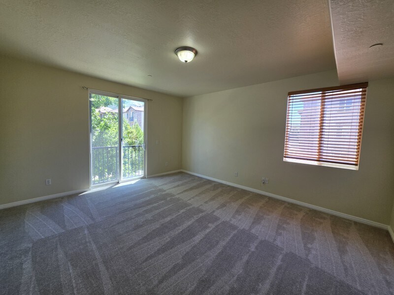 Building Photo - 638 N 400 W