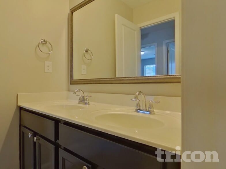 Building Photo - 14 Glenwood Springs Ct