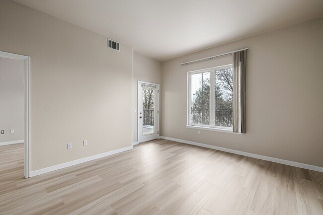 Building Photo - A Great modern 2 Bed / One bath for rent