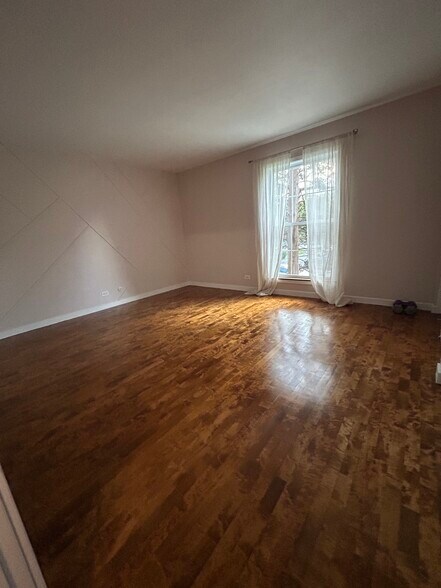Building Photo - 5400 Carriageway Dr