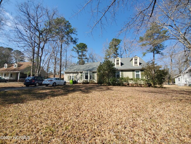 Building Photo - 3811 Canterbury Rd