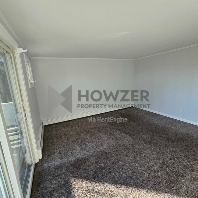 Building Photo - 560 W Main St