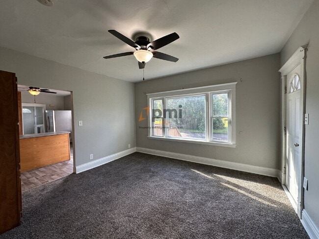 Building Photo - 2122 Elston St