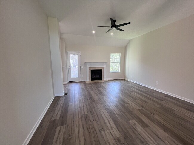 Building Photo - Stunning Move-In Ready Home in Hendersonville – Minutes from Old Hickory Lake!
