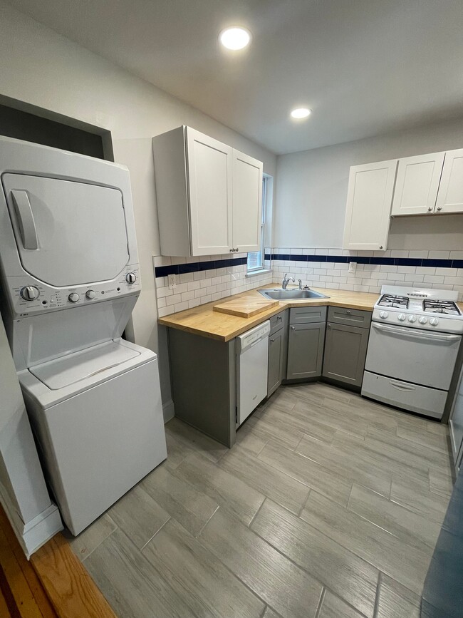 Building Photo - 266 S 46th St