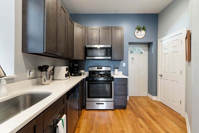 Building Photo - 109 S Paulina St