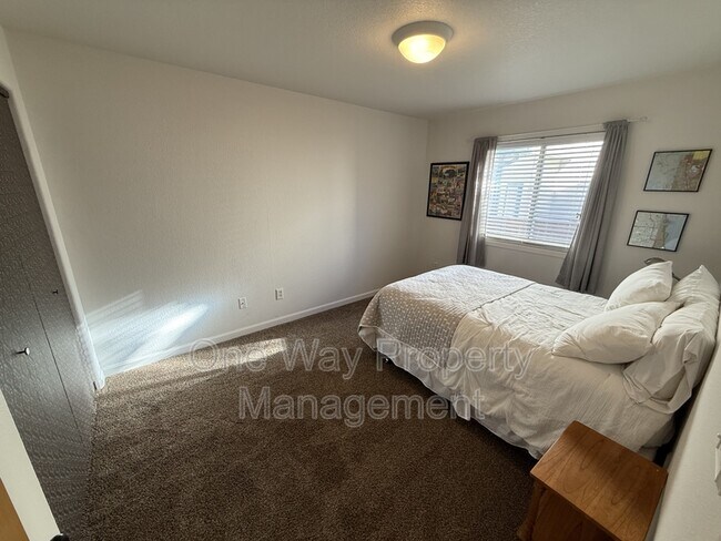 Building Photo - 7226 W 20th St Ln