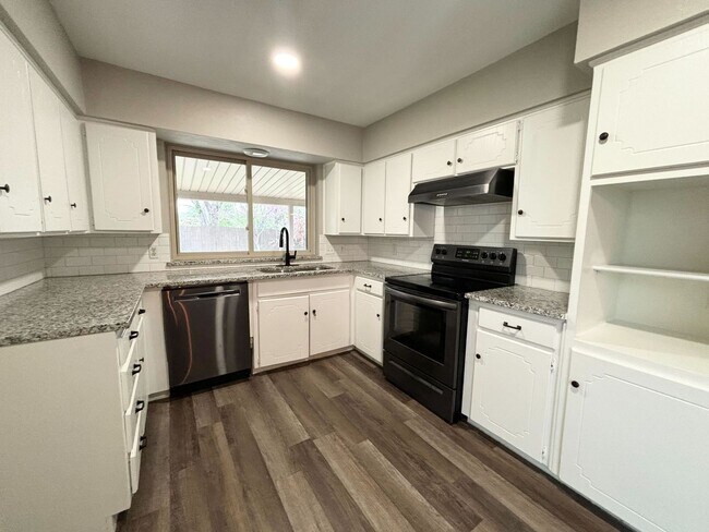 Building Photo - Completely Remodeled 4 bedroom Home