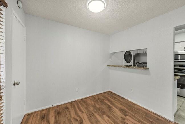 Building Photo - 2277 S Kirkwood Rd