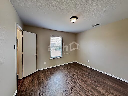 Building Photo - 1613 Lesli Dr