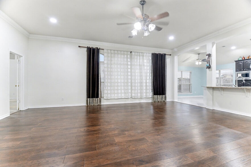 Building Photo - 5474 Golfside Dr