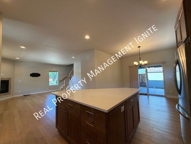 Building Photo - 2713 NE Black Oak Pl