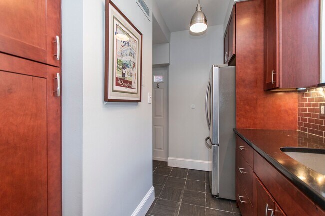 Building Photo - 1823 Pine St