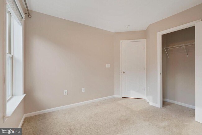 Building Photo - 102 Vista Knoll Dr