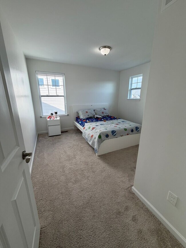 Building Photo - Beautiful and serene water view home in a secluded neighborhood!  2nd floor laundry!