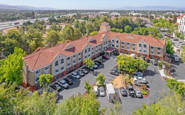 Building Photo - Hillview Court