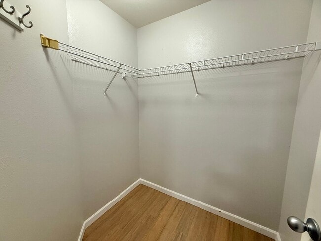 Building Photo - 3 Bedrooms / 2.5 Bathrooms Townhome at Ili...