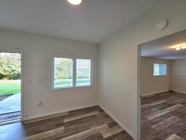 Building Photo - Stunning 4 Bedroom, 3 Bathroom Home, with ...