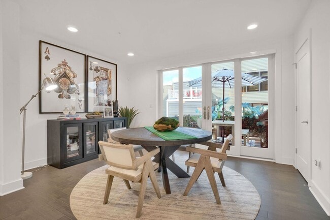 Building Photo - Stunning 3 Bed, 3 Bathroom Rental in the S...