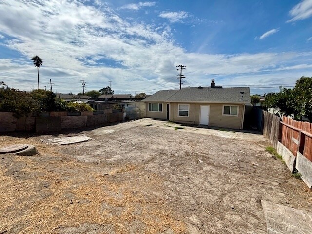 Building Photo - Great 3 Bed 1 Bath House with Garage in Ri...