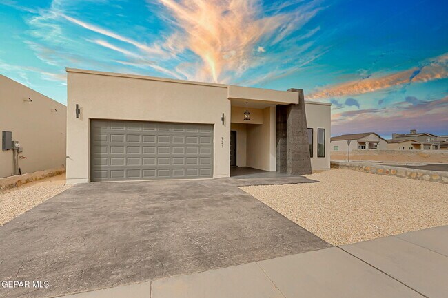 Building Photo - 921 Ada Ln