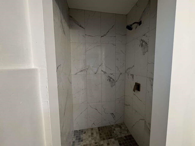 Building Photo - 3350 Powerline Rd