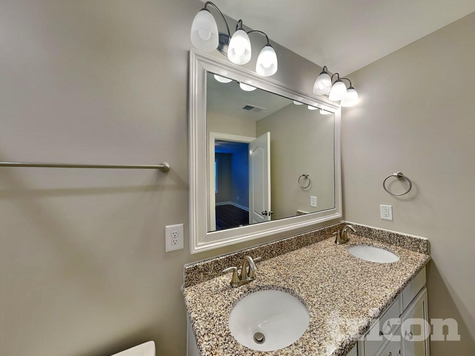 Building Photo - 1716 Great Rd