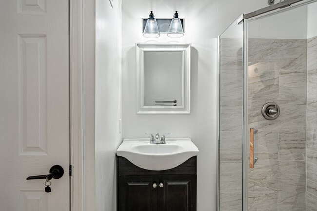 Building Photo - 235 E Market St