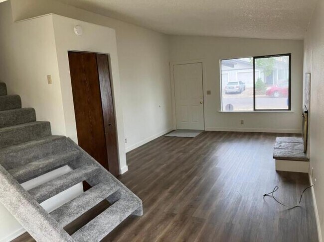 Building Photo - 2 bedroom in SPRINGFIELD OR 97477